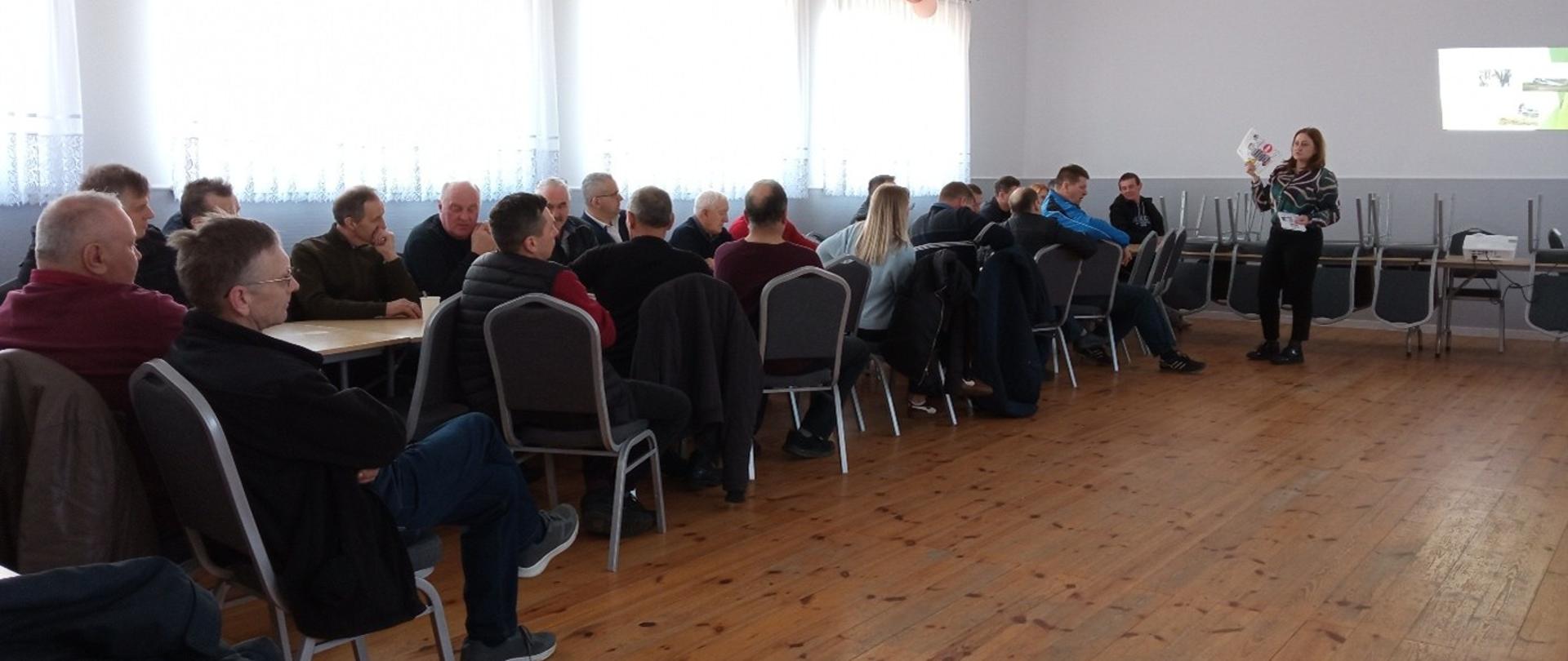 Zdjęcie uczestników szkolenia, w głębi sali Kierownik Oddziału w Bełchatowie Pani Ewelina Wiewiórowska 