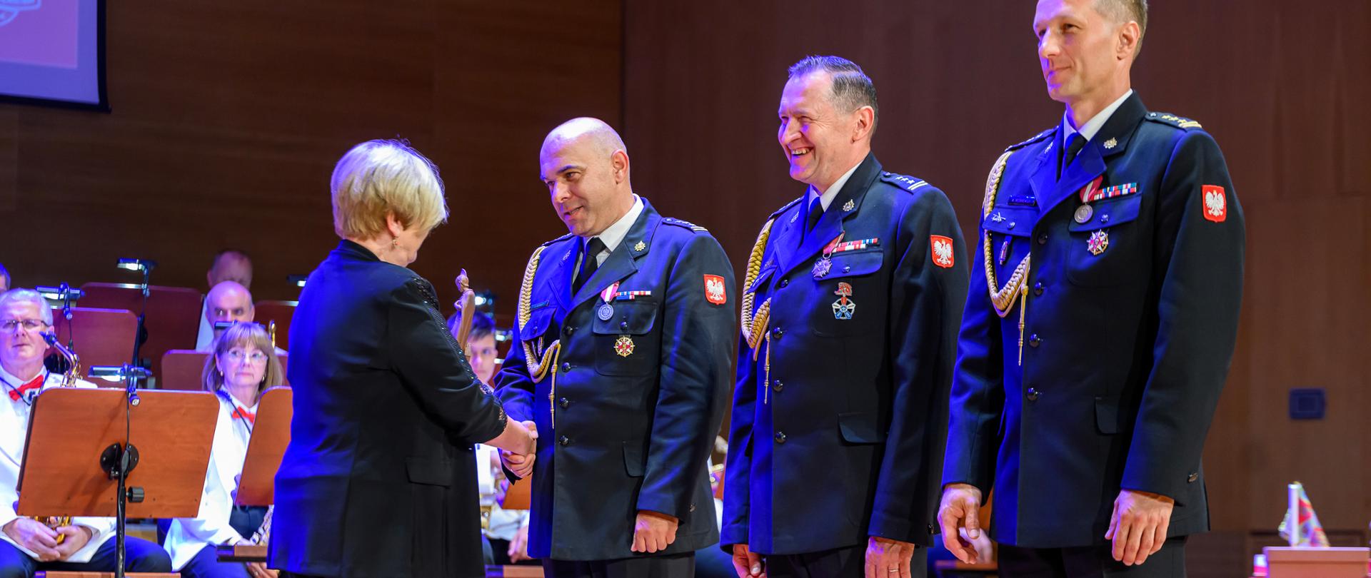 Zdjęcie przedstawia uczestników jubileuszu 75-lecia Komendy Wojewódzkiej PSP w Rzeszowie