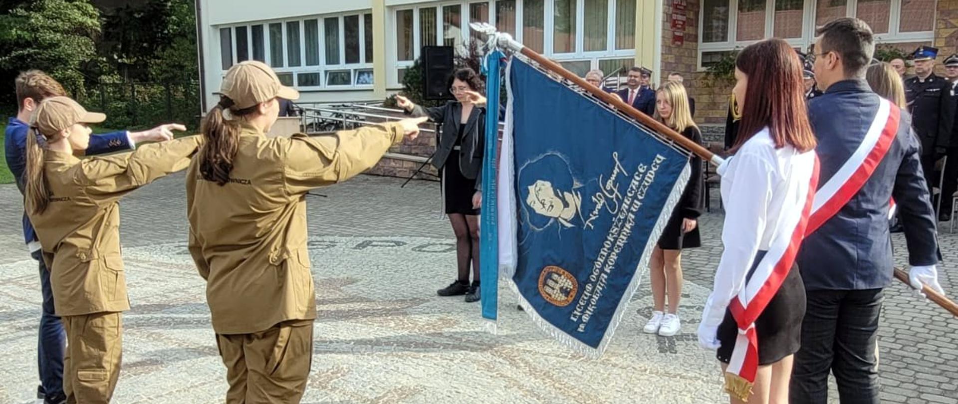 Ślubowanie uczniów klasy pożarniczo-ratowniczej oraz włączenie OS Strzyżów do KSRG