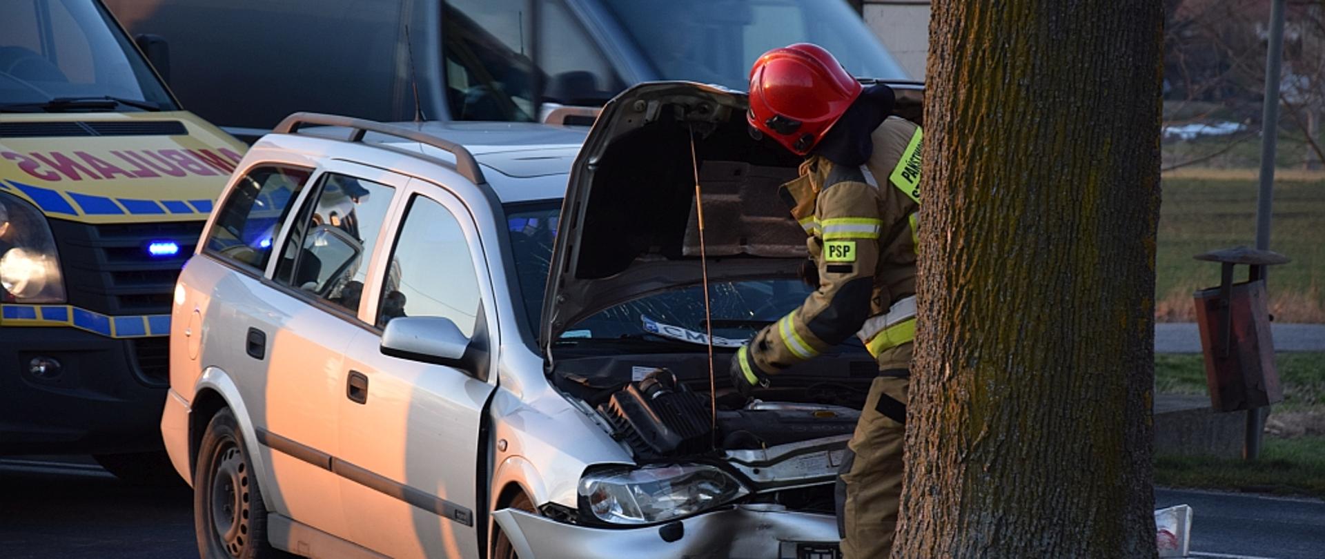 Kolizja 2 samochodów osobowych w Olszy