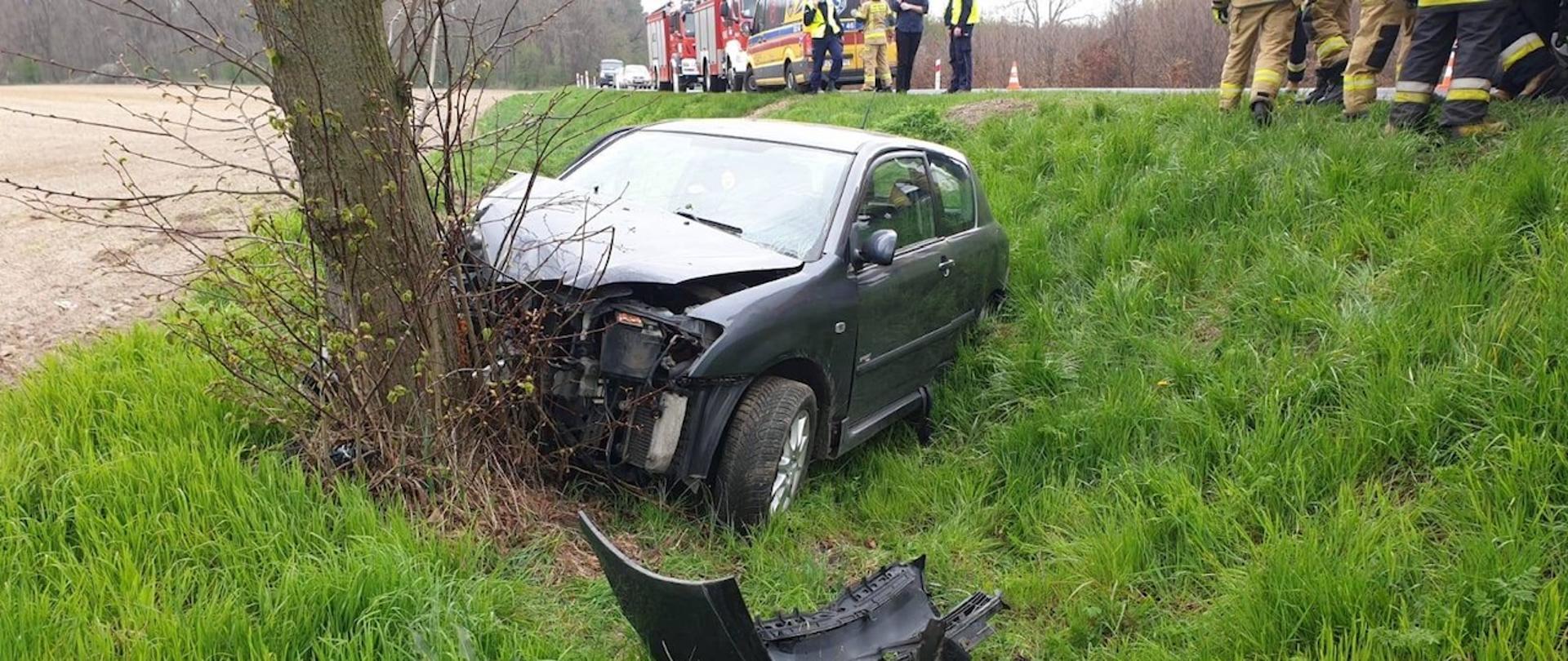 Kolizja samochodu osobowego w Jeziorkach