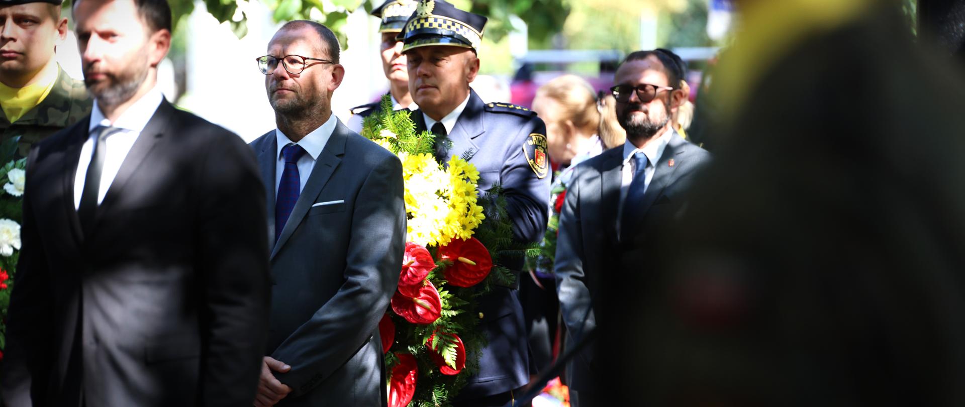 Hołd dla bohaterów 1. Polskiej Dywizji Pancernej 