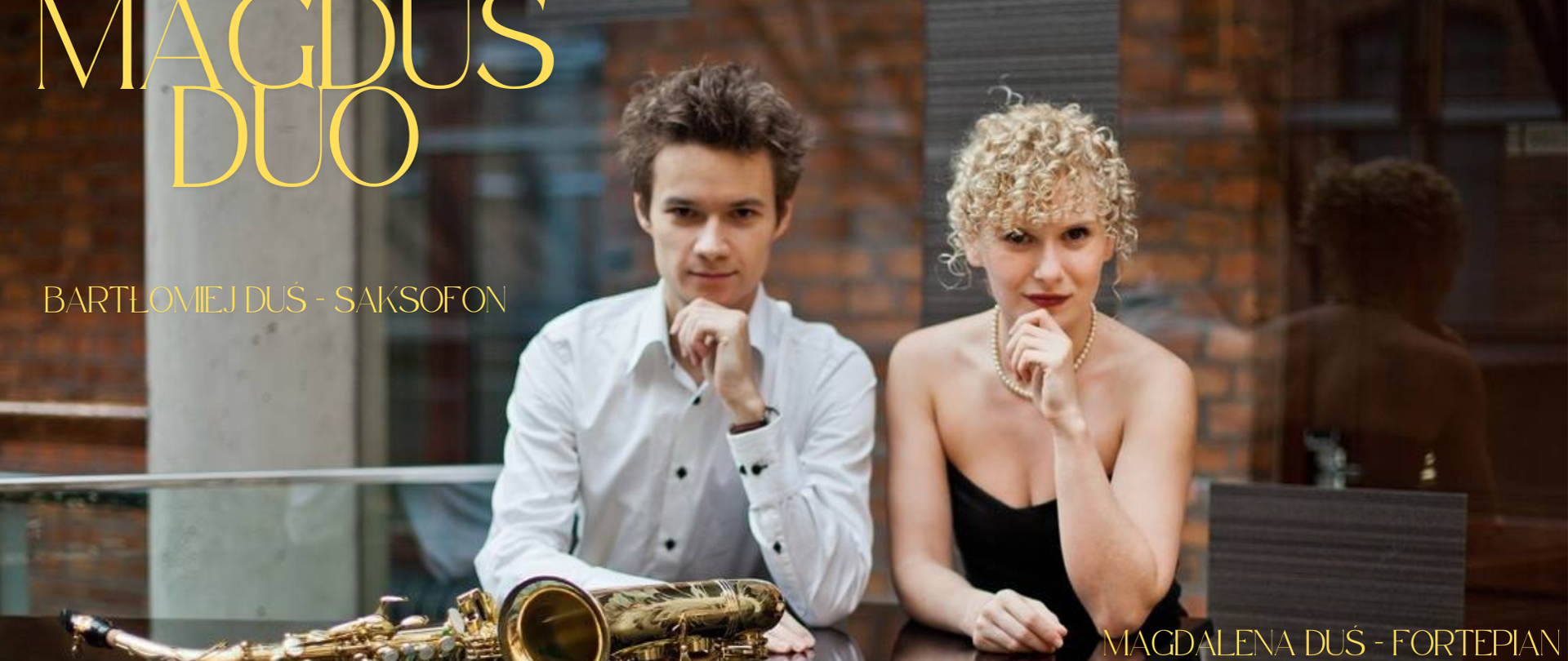 Plakat promujący występ zespołu MagDuś Duo. 6 maja 2025 r, godz. 17:30, sala koncertowa. Grafika przedstawia członków zespołu wraz z instrumentami - fortepianem i saksofonem.
