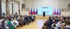 Premier Donald Tusk przemawia przed uczestnikami Kongresu Nauczycieli Języka Kaszubskiego