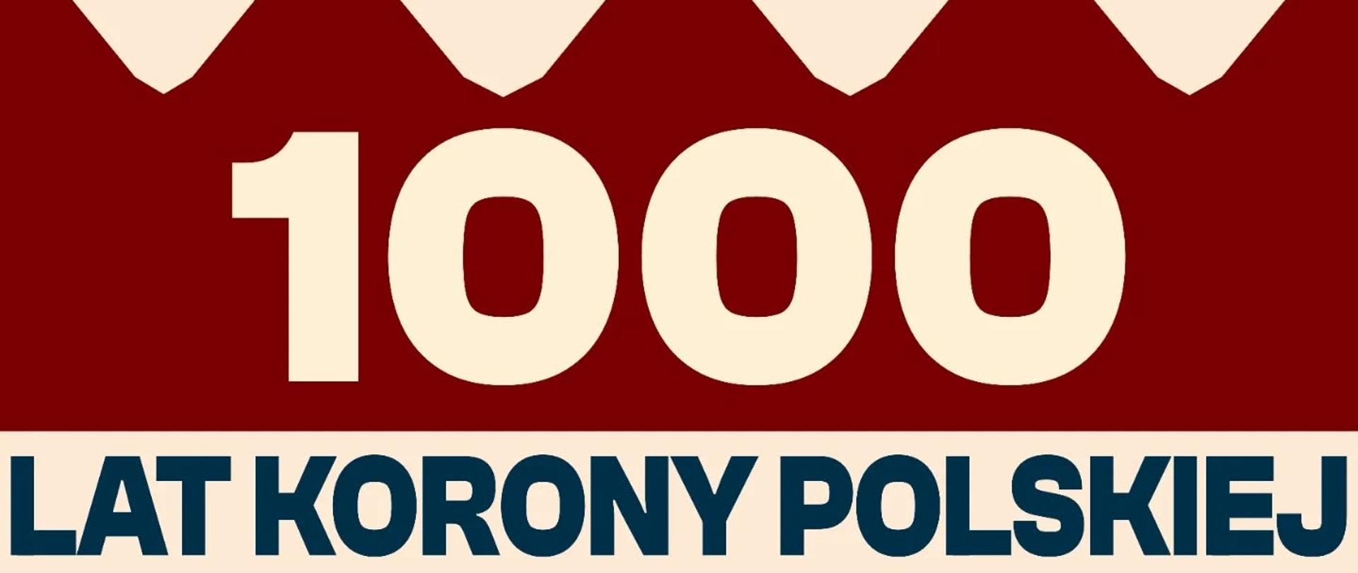 Plakat konkursu plastycznego pt. „1000 lat Korony Polskiej”. U góry stylizowany motyw korony w kolorze beżowym na czerwonym tle. Pod nim duży napis: „1000 lat Korony Polskiej”. Niżej informacja o konkursie: „Przygotuj projekt graficzny związany z panowaniem pierwszych władców Polski, który zostanie wykorzystany jako merch”.
Konkurs ma dwie kategorie: dla uczniów PLSP oraz dla mieszkańców BSA niebędących uczniami PLSP. Termin składania prac: 8 grudnia 2025 do godz. 12:00 w sekretariacie PLSP. Przewidywane są atrakcyjne nagrody.
Na dole logotypy i nazwy organizatorów: Państwowe Liceum Sztuk Plastycznych im. C.K. Norwida w Lublinie, Bursa Szkół Artystycznych w Lublinie oraz Stowarzyszenie Lubelski Plastyk.