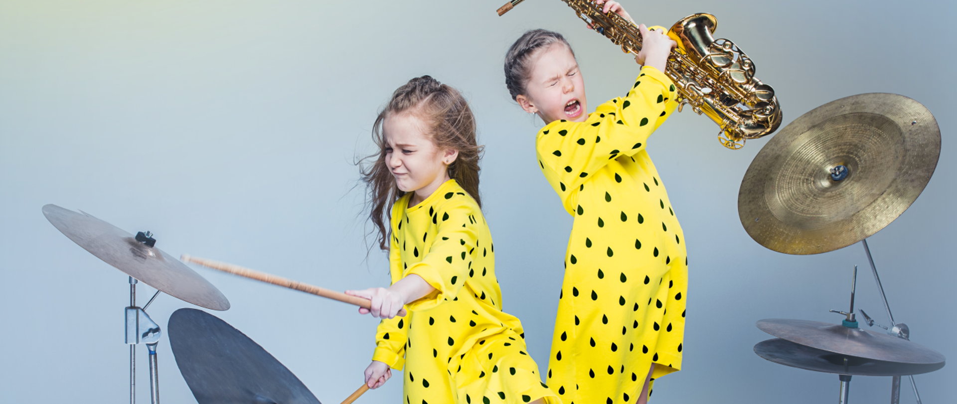 plakat w szaro-żółtych odcieniach z napisami koncert dla KANDYDATÓW do Państwowej Szkoły Muzycznej I stopnia
im. Mieczysława Kartowicza w Mielcu, 19 merca 2024, godz 17:30, Sala Królewska PSM Mielec, wstęp wolny.