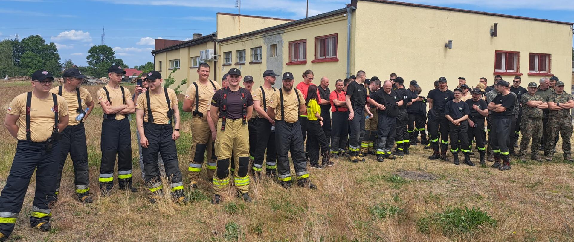 Strażacy na odprawie w związku z ćwiczeniami poszukiwawczo-ratowniczymi
