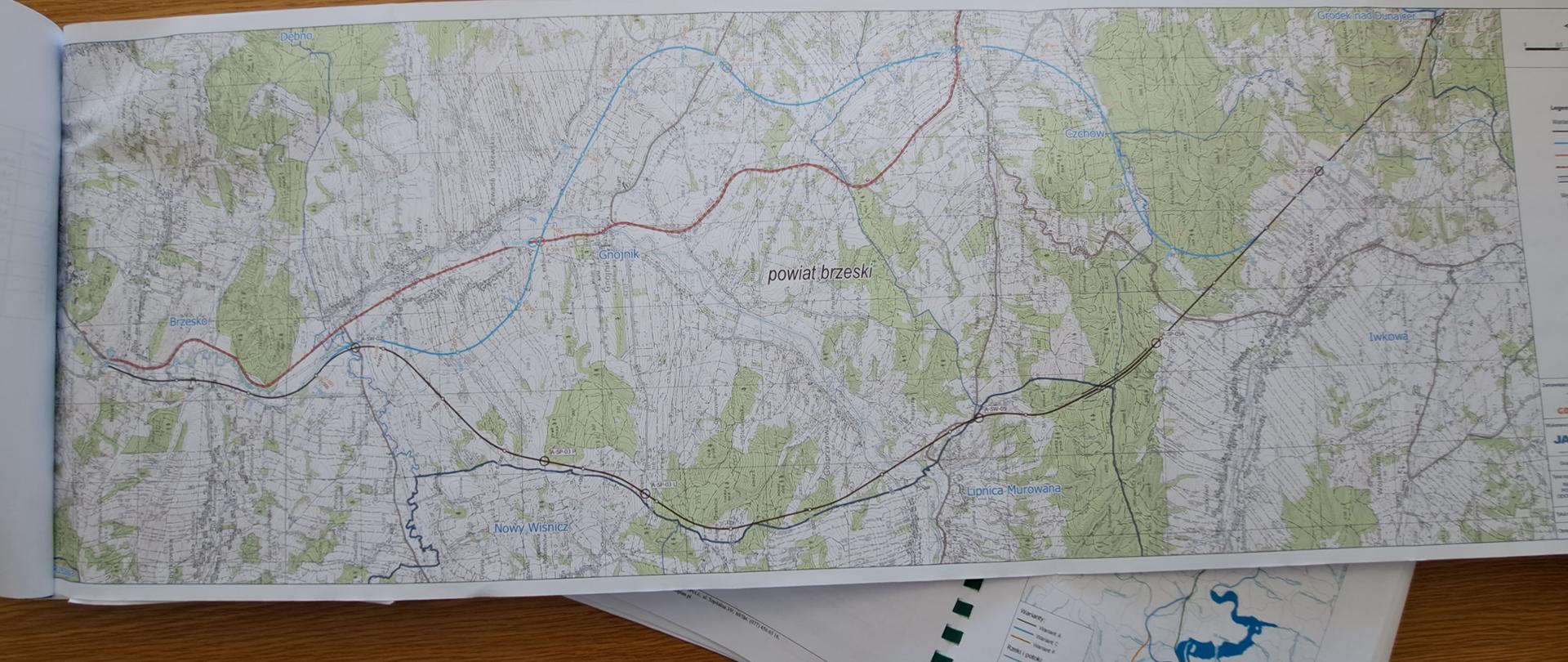 Mapa wariantów projektowanej drogi krajowej numer 75, relacji Brzesko - Nowy Sącz, pod mapą dokumentacja raportu.