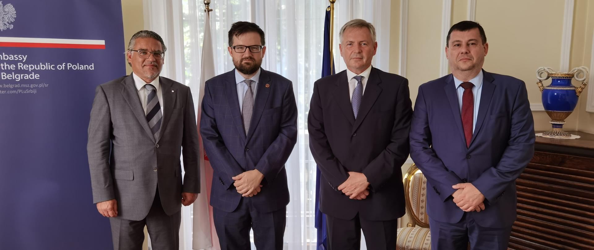 Tematyce współpracy ambasad państw V4 w Belgradzie w kontekście polskiej prezydencji oraz przyszłorocznych obchodów 30-lecia deklaracji wyszehradzkiej poświęcone było spotkanie Ambasadora RP w Belgradzie z szefami placówek węgierskiej, czeskiej i słowackiej.