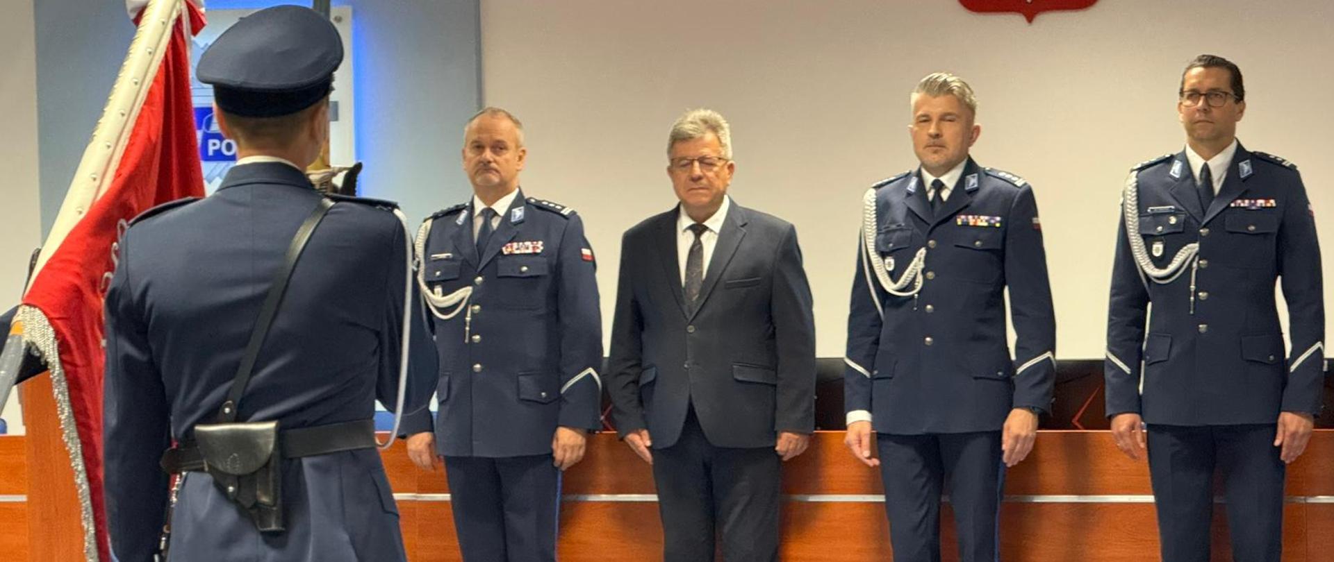 Uroczysty apel w Komendzie Wojewódzkiej Policji w Kielcach