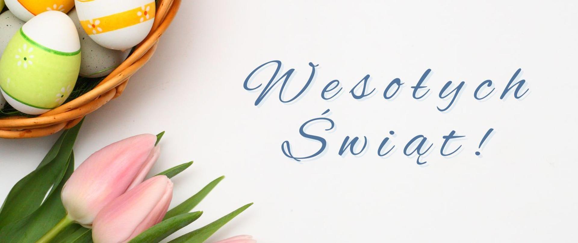 Banner na jasnym biało łososiowym tle. Po lewej stronie tła koszyczek z jajkami wielkanocnymi i tulipanami. W części srodkowej, nieznacznie na prawo przesunięty tekst o treści "Wesołych Świąt".