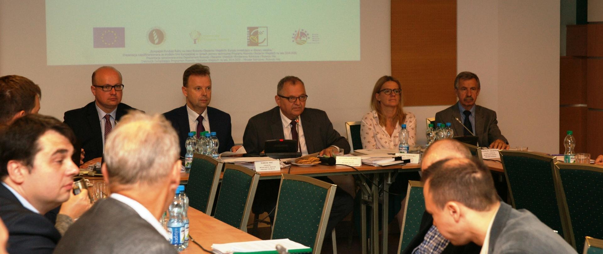 Wiceminister R. Zarudzki prowadzi posiedzenie Komitetu Monitorującego
