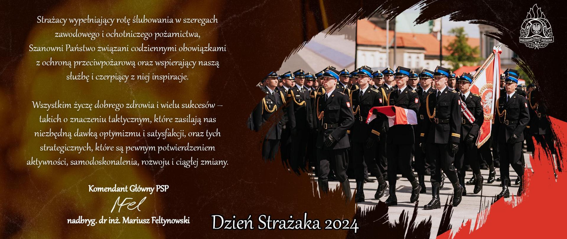 Kolorowa fotografia przedstawia z lewej strony życzenia KG PSP, natomiast z prawej strony strażaków w mundurach wyjściowych 