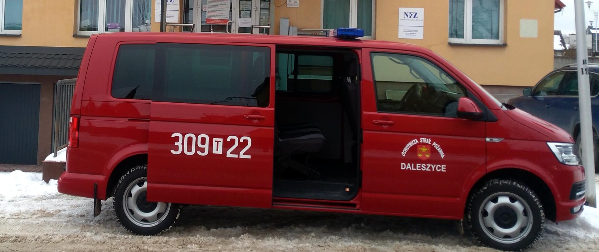 Na zdjęciu Jednostka OSP Daleszyce podczas działań w ramach akcji Narodowego Programu Szczepień.