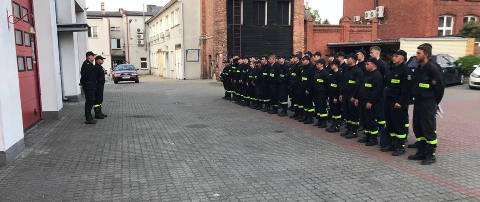 Na zdjęciu uczestnicy szkolenia podstawowego OSP