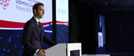 Wiceminister Ociepa podczas otwarcia Szczytu Dyplomacji Samorządowej i Ekonomicznej
