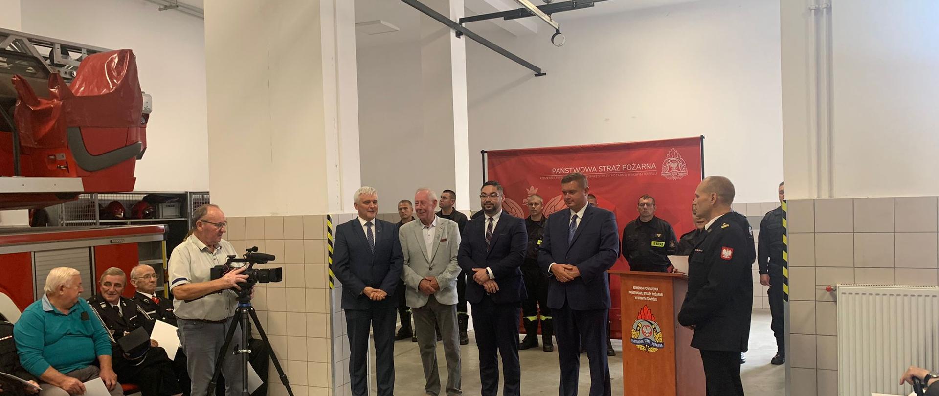 Zaproszeni goście, wręczenie decyzji.