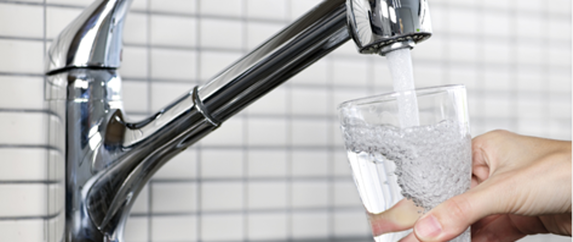 czysta woda z kranu