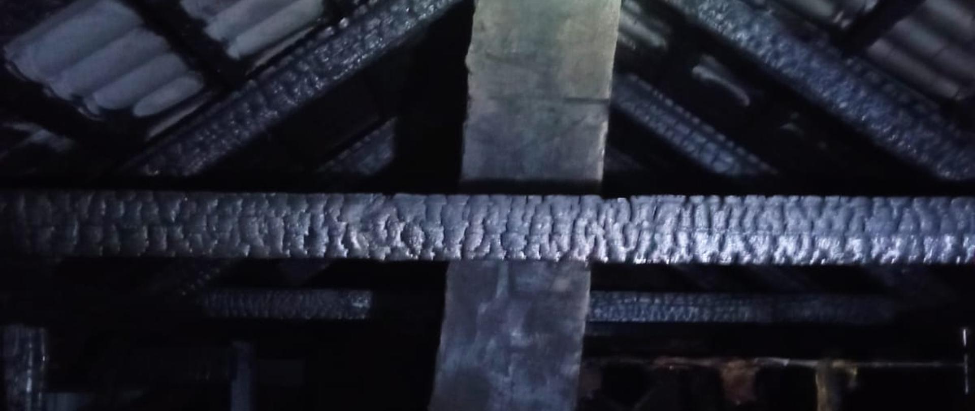 Pożar poddasza w budynku jednorodzinnym