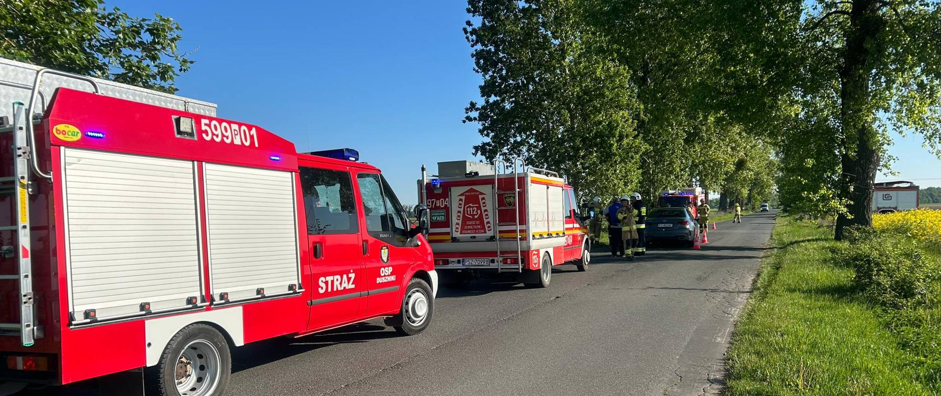 Samochody strażackie na drodze