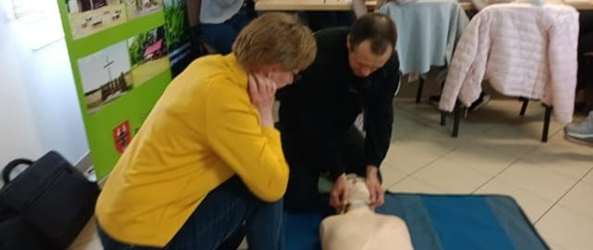 Szkolenie z zakresu pierwszej pomocy przedmedycznej dla mieszkańców Wiardunek i okolicznych miejscowości. 