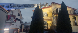Pożar dachu na budynku mieszkalnym w Ostrowcu Św.