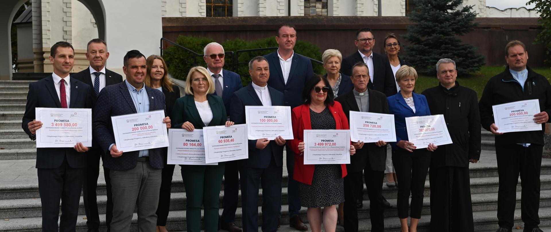 Wspólne zdjęcie uczestników wydarzenia 