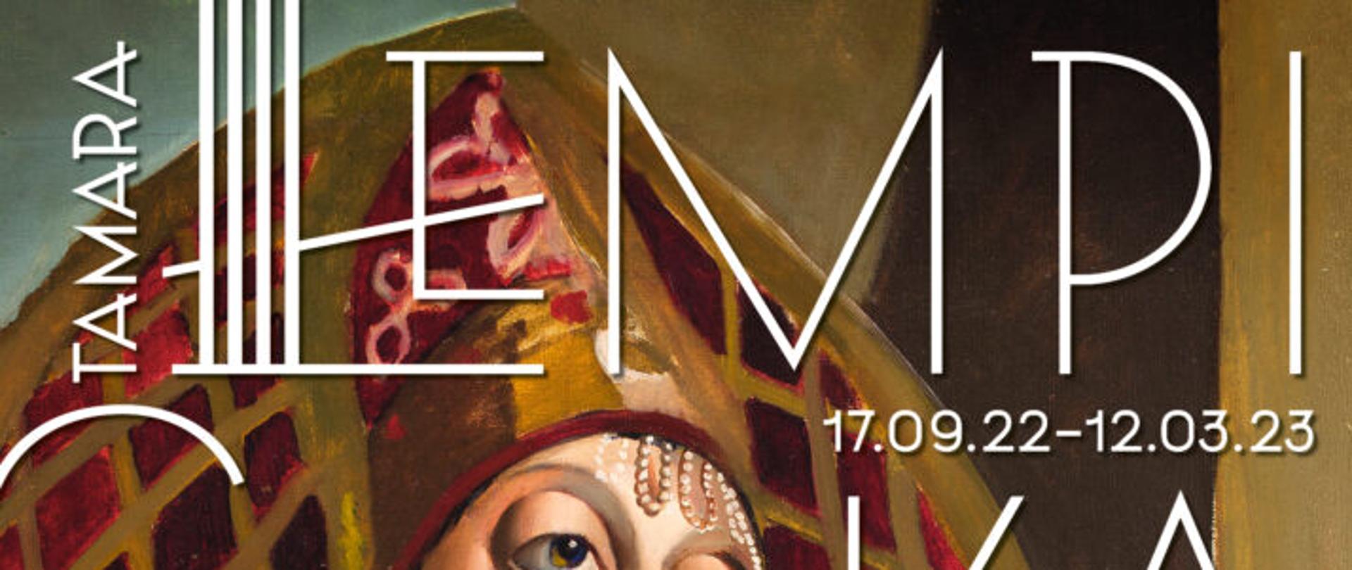 Wielobarwny plakat. Przedstawia pracę artystki, Tamary Łempickiej, A Art Deco, Tancerka. Kobieta w barwnym stroju biało-niebiesko-złotym z ozdobnym nakryciem na głowie. Centralnie tekst białymi literami: Tamara Łempicka, 17.09.22-12.03.23 Villa La Fleur, u. Szpitalna 14/16, Konstancin-Jeziorna