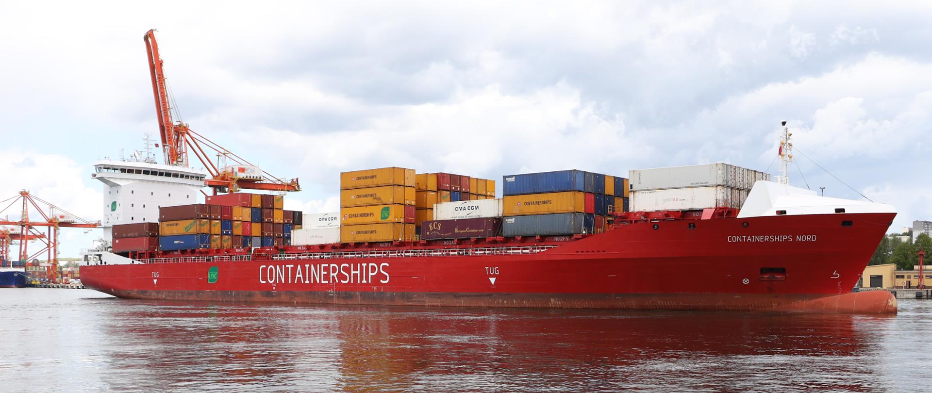 kontenerowiec w porcie Gdynia