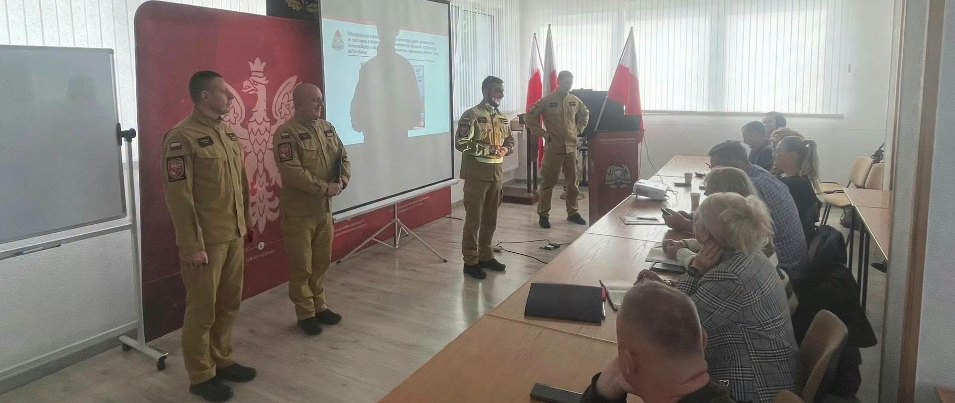 spotkanie z dyrektorami szkół i przedszkoli, poświęcone zagadnieniom bezpieczeństwa oraz przygotowaniu placówek oświatowych na sytuacje zagrożenia