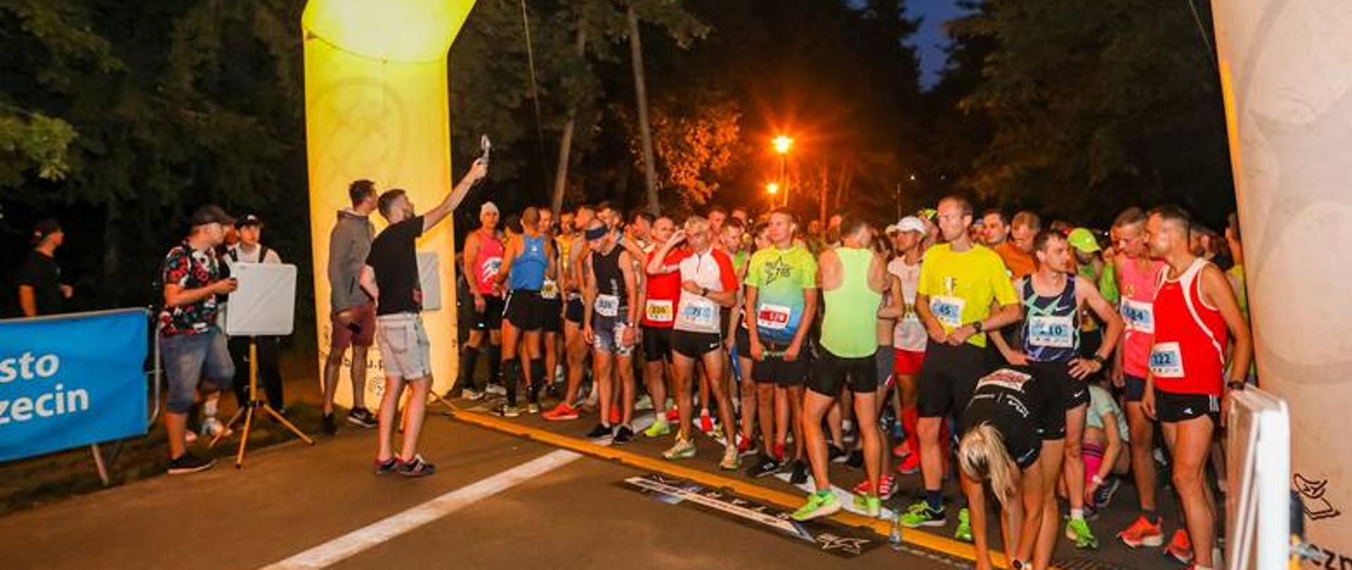 Na zdjęciu moment startu zawodników.