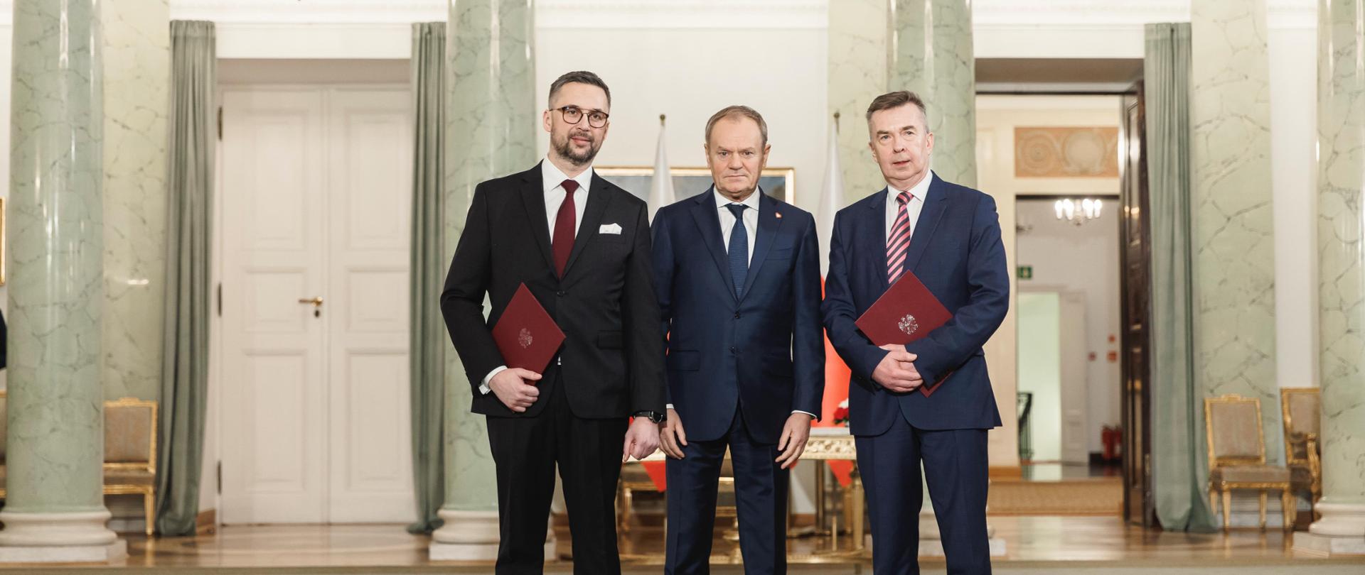 Premier Donald Tusk podczas uroczystości mianowania w Pałacu Prezydenckim.