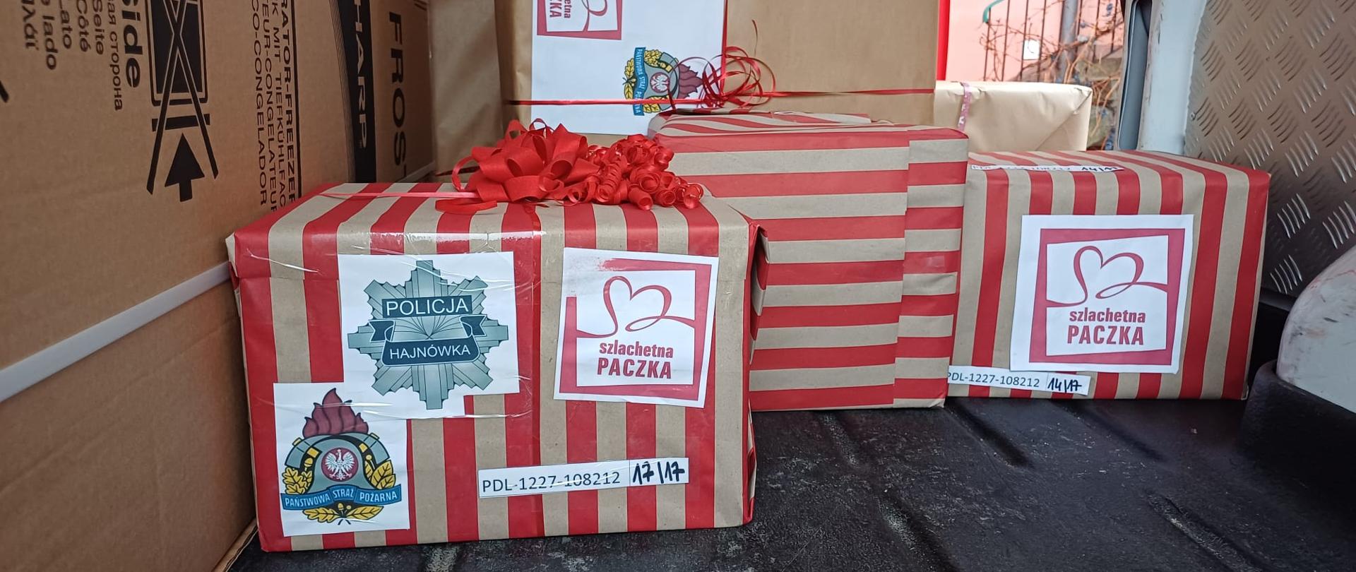 Szlachetna Paczka od hajnowskich strażaków i policjantów