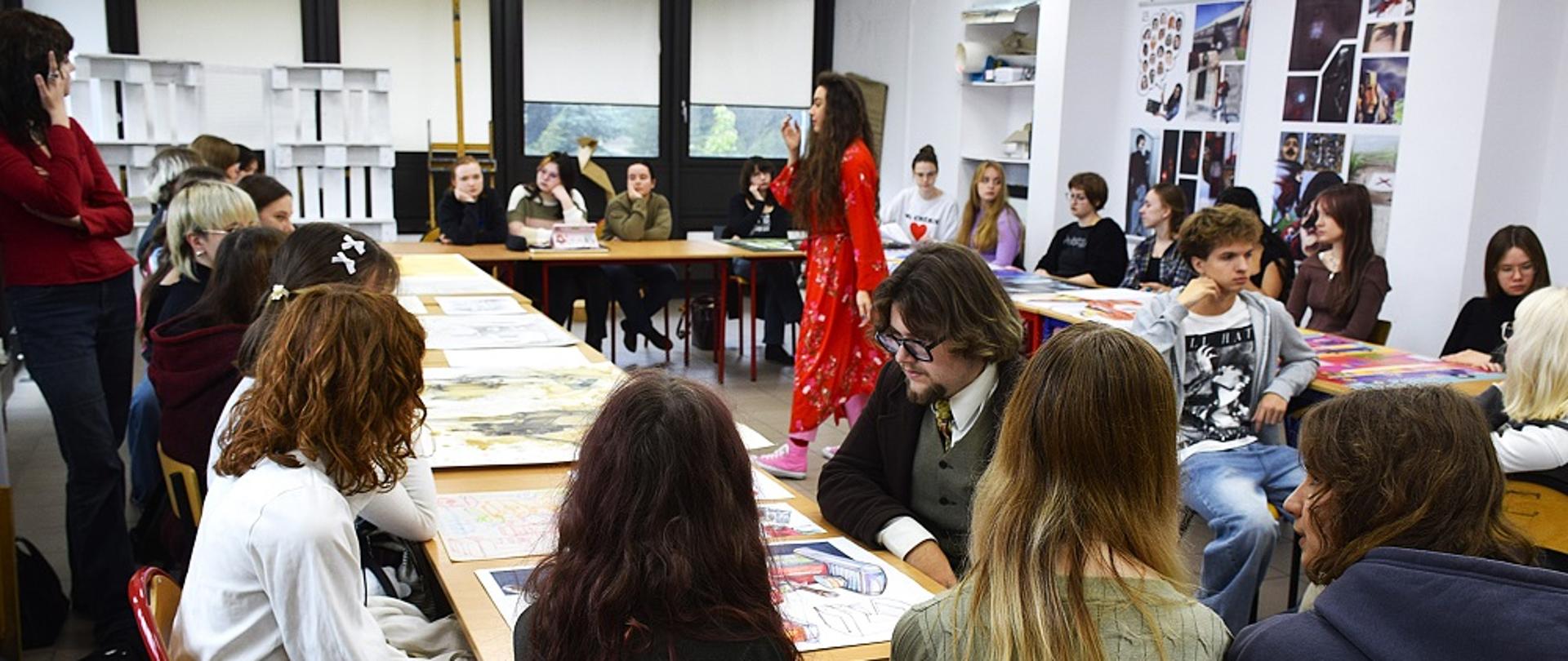 Na zdjęciu uczniowie podczas warsztatów