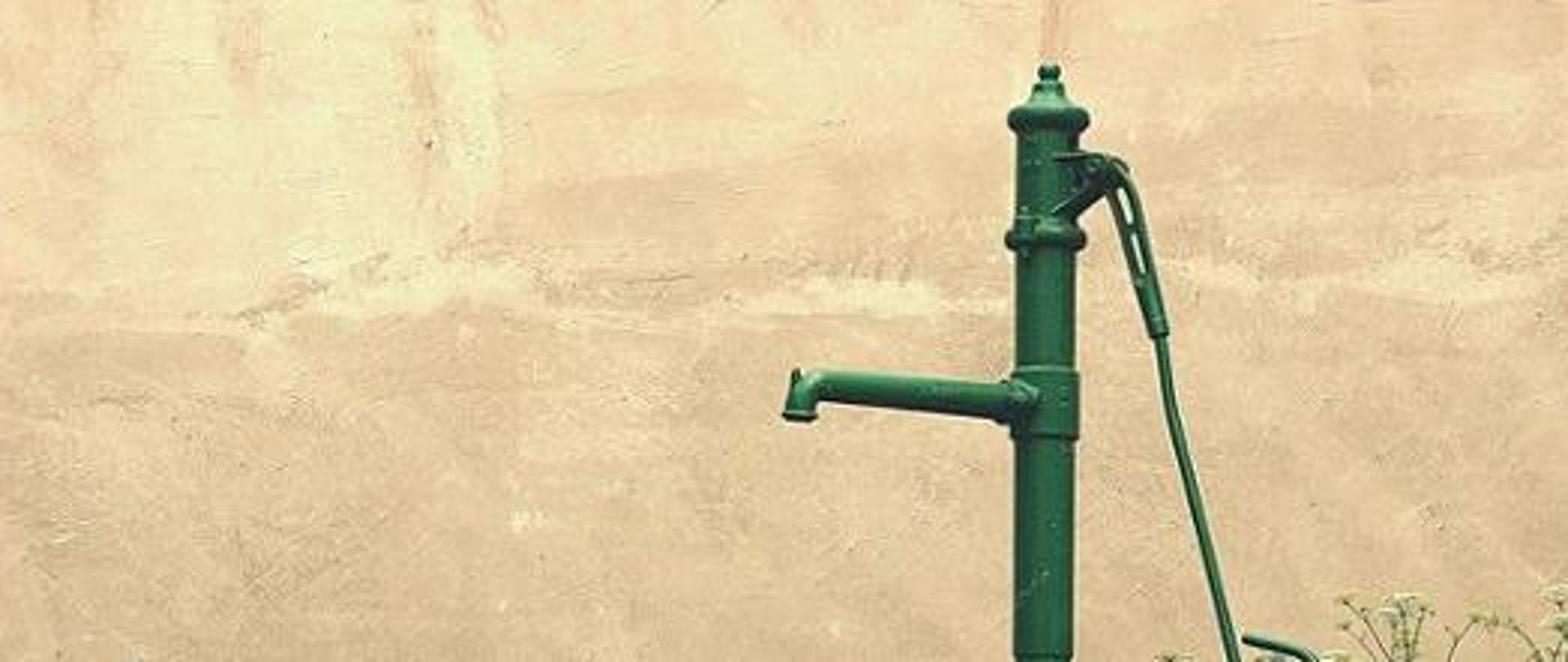 zielona pompa do wody