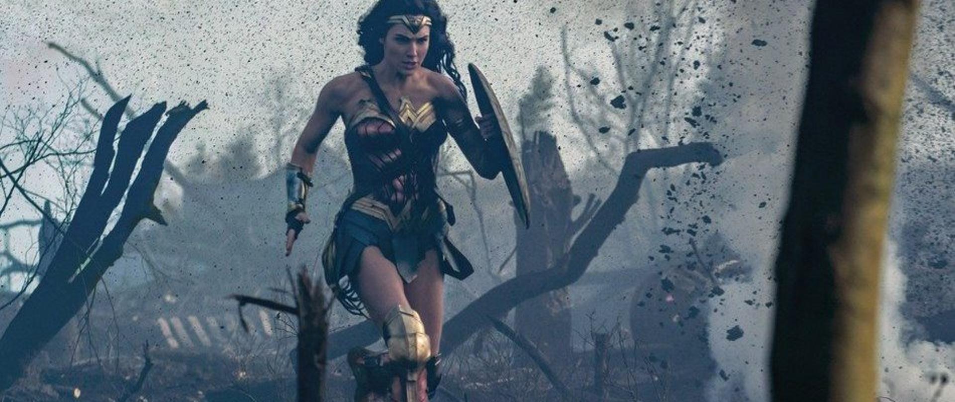 Na zdjęciu widoczna jest kobieta - Wonder Woman