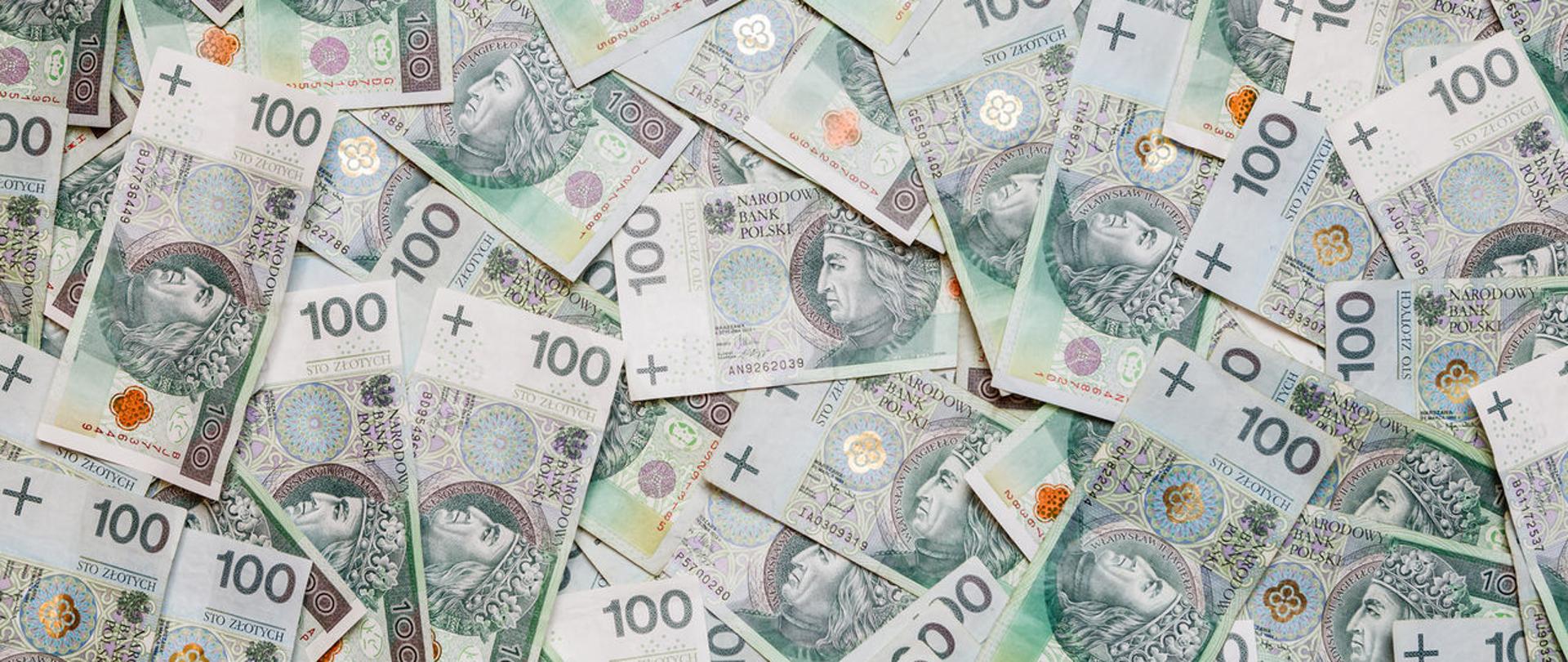 Banknoty o nominale 100 zł.