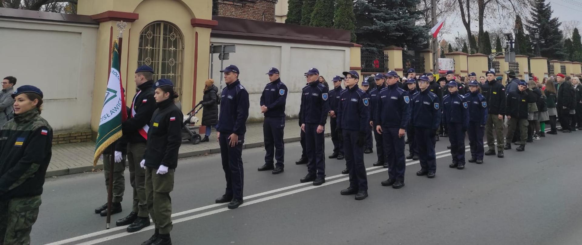 Przemarsz uczestników uroczystości