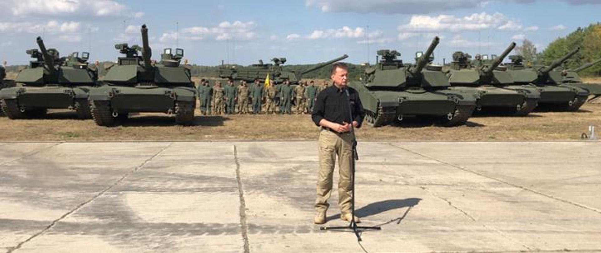 Polish soldiers are training on Abrams tanks_zajawka