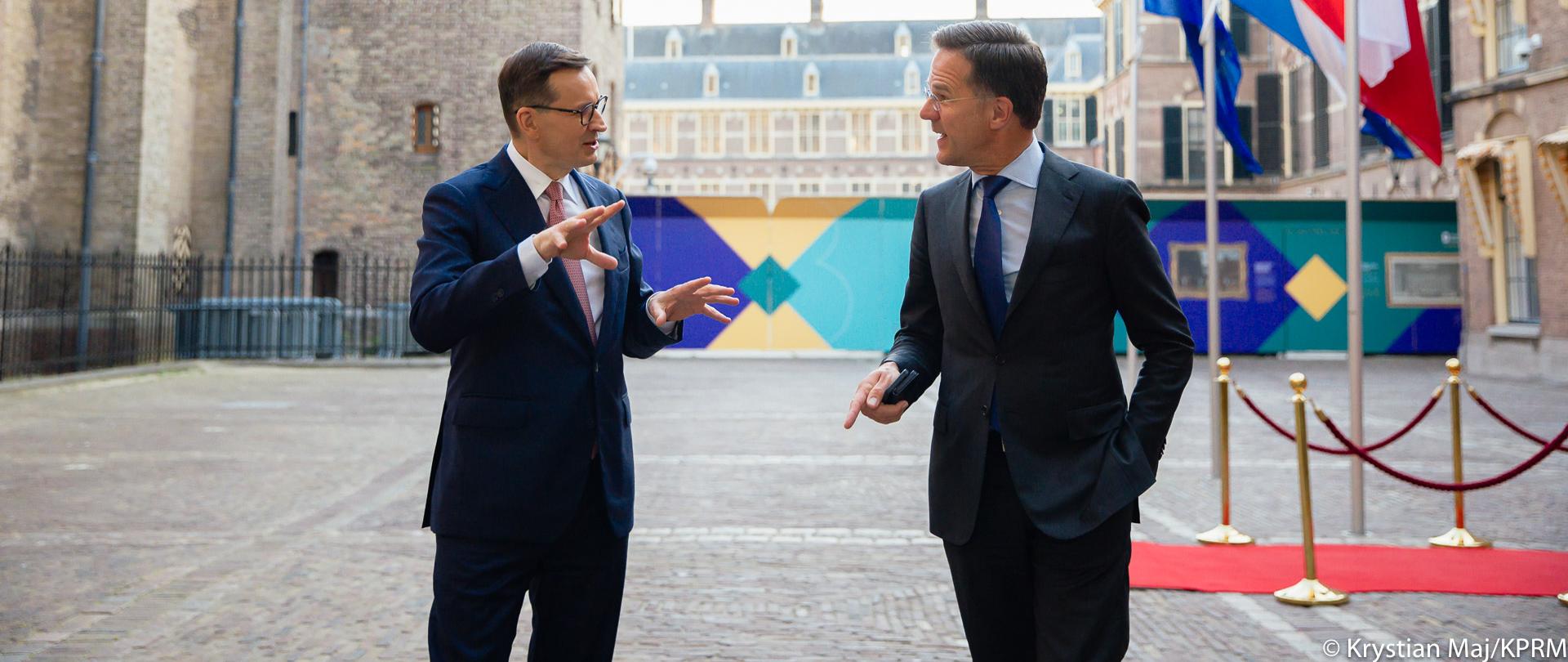 Premier oraz Premier Holandii idą.