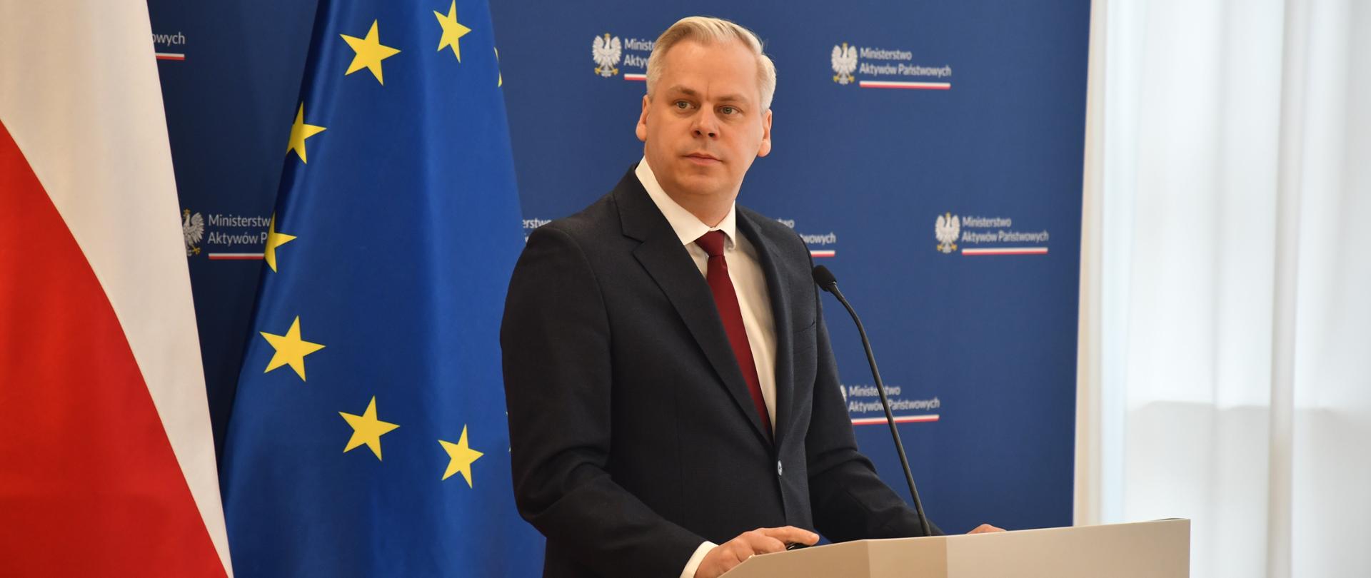 Wiceminister Karol Rabenda podczas konferencji poświęconej dystrybucji węgla