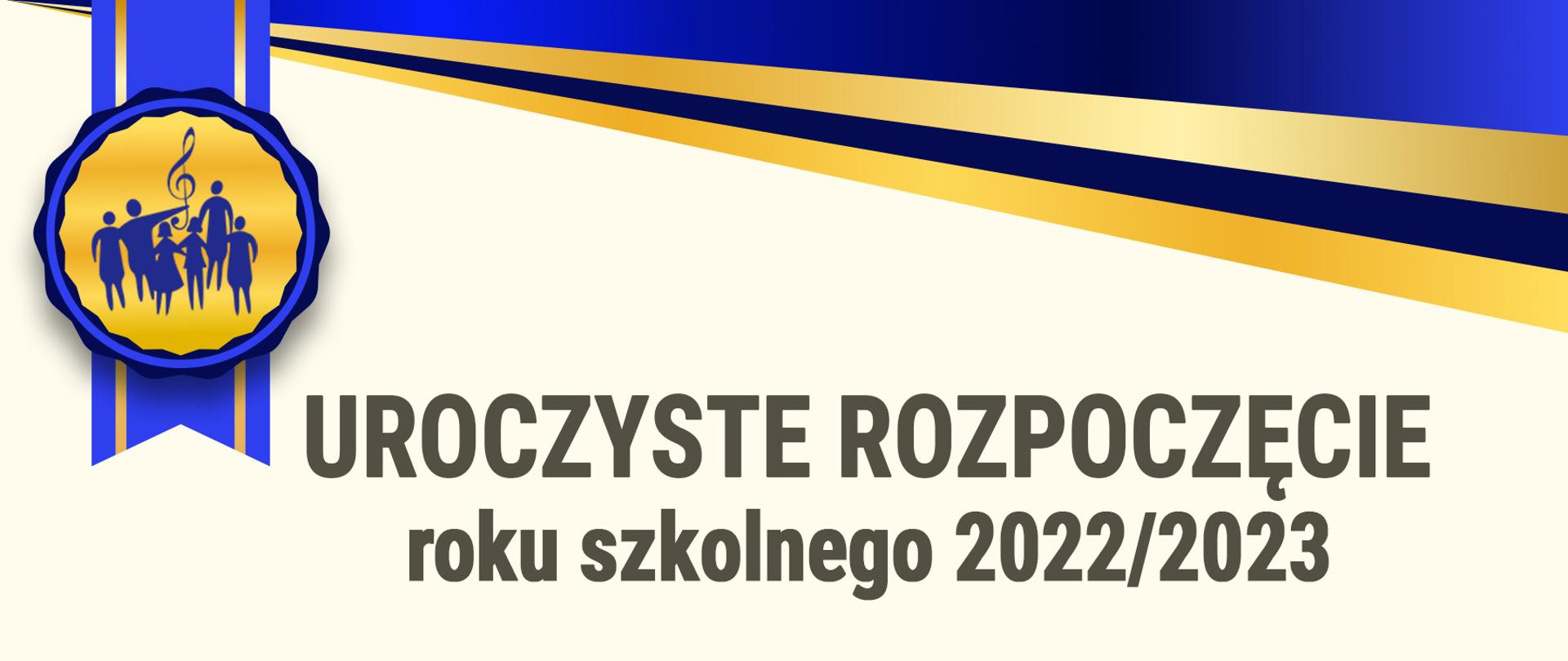 Plakat informujący o rozpoczęciu roku szkolnego. W lewym górnym rogu logo szkoły umieszczone w kotylionie, sześć postaci w kolorze granatowym, jedna z nich trzyma wysoko uniesiony klucz wiolinowy na pomarańczowym tle. U góry grafika w formie pasków w kolorze złotym i granatowym opadająca do prawej strony., Centralnie napis w kolorze czarnym; Uroczyste rozpoczęcie roku szkolnego 2022/23 odbędzie się dnia 1 września 2022 r. 16.30 klasy 2-6 cyklu sześcioletniego oraz klasy II-IV cyklu czteroletniego 17:30 klasa 1 cyklu sześcioletniego oraz klasa 1 cyklu czteroletniego. Świdnik, ul. Króla Pole 7. Na dole grafika w formie zwężających się pasków od lewej do prawej w kolorze złotym i granatowym.
