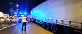 Kontrola inspektorów z gliwickiego oddziału śląskiej Inspekcji Transportu Drogowego na autostradzie A4
