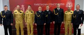 Wspólne zdjęcie Ślubowanych i awansowanych z Komendantami