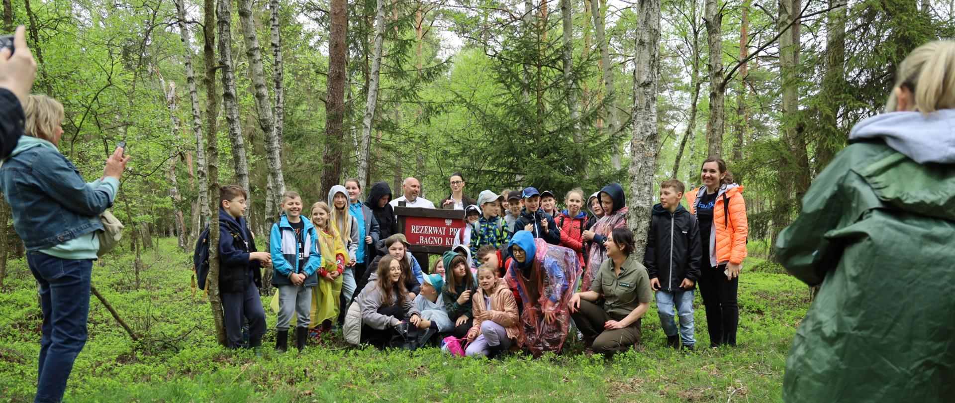 Lekcja przyrody w rezerwacie Bagno Kusowo z udziałem wiceminister Małgorzaty Golińskiej