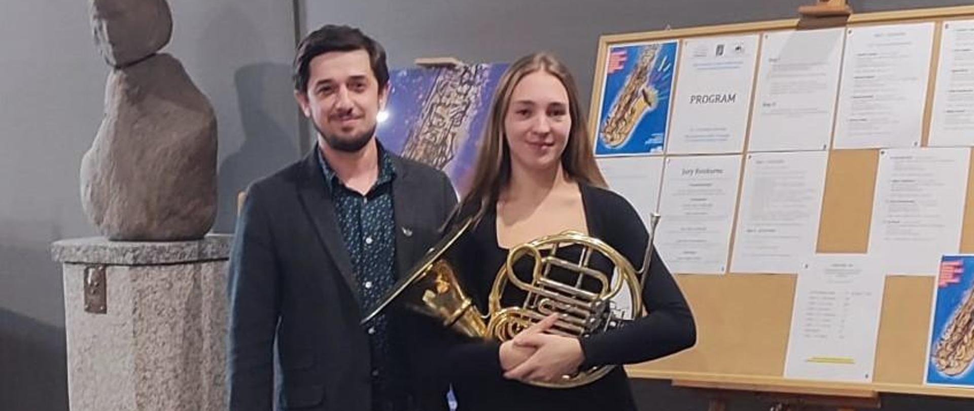 waltornistka z naszej szkoły wraz z nauczycielem na konkursie w Opolu