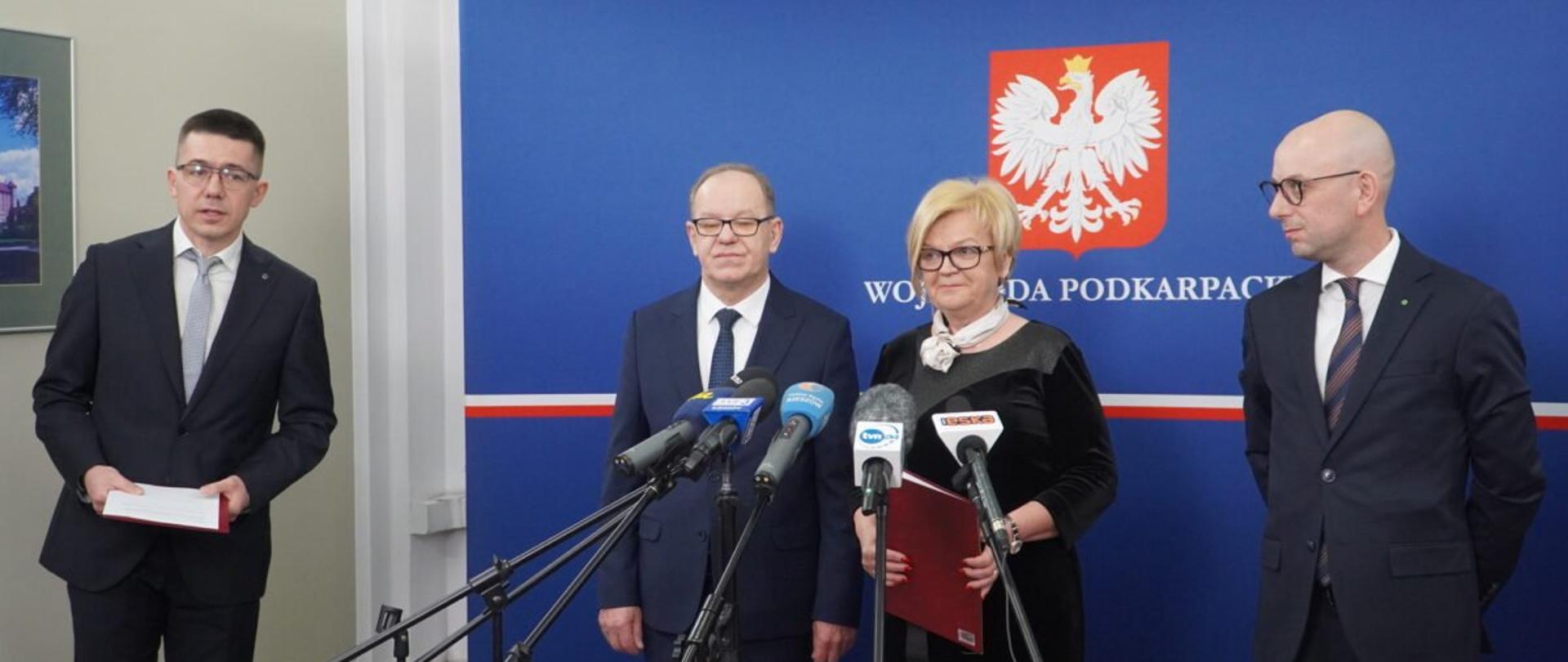 Wojewoda podkarpacki Teresa Kubas-Hul podczas konferencji prasowej