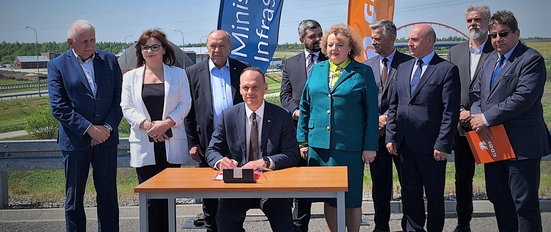 Minister Infrastruktury zatwierdził Programy Inwestycji dla budowy nowego przebiegu drogi krajowej nr 9, od węzła Rzeszów Zachód na A4 do drogi ekspresowej S74. 