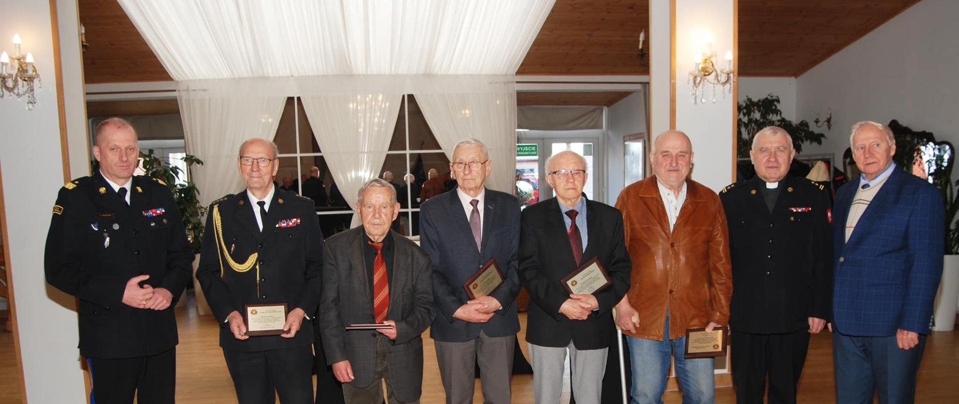 Na zdjęciu uczestnicy zjazdu wraz z nadbryg. Jarosławem Tomczykiem