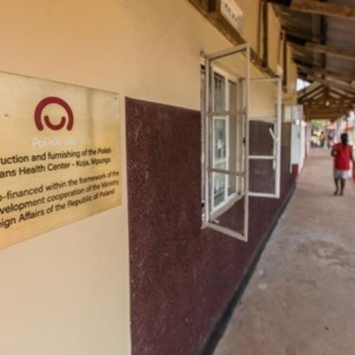 ściana budynku z napisem w języku angielskim